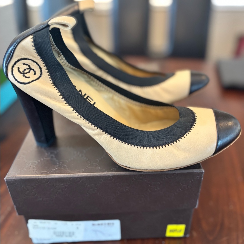 Chanel Black and Cream Heels with Iconic Two-Tone Design